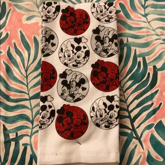 2 Piece Disney Mickey Minnie Cute Kitchen Towels Hearts Kissing 100% Cotton NWT - Picture 5 of 6